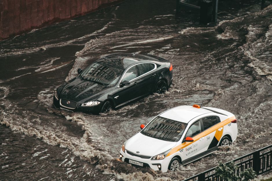 London thunderstorms cause travel disruption, fires and flooding