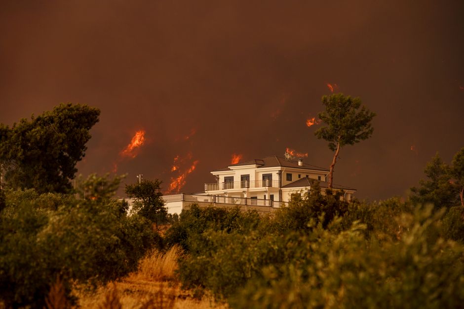 More than 220,000 evacuated in France and Spain due to wildfires